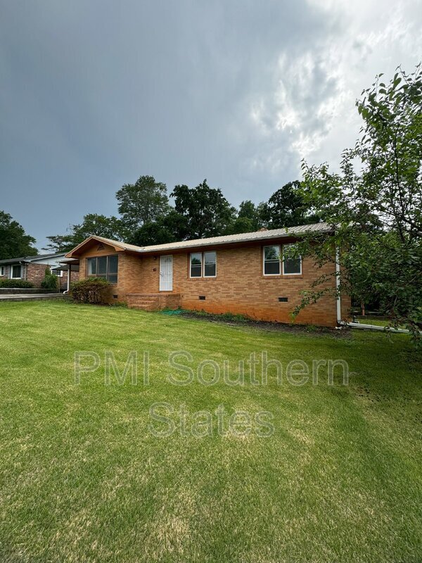 Building Photo - 205 Ellington Dr