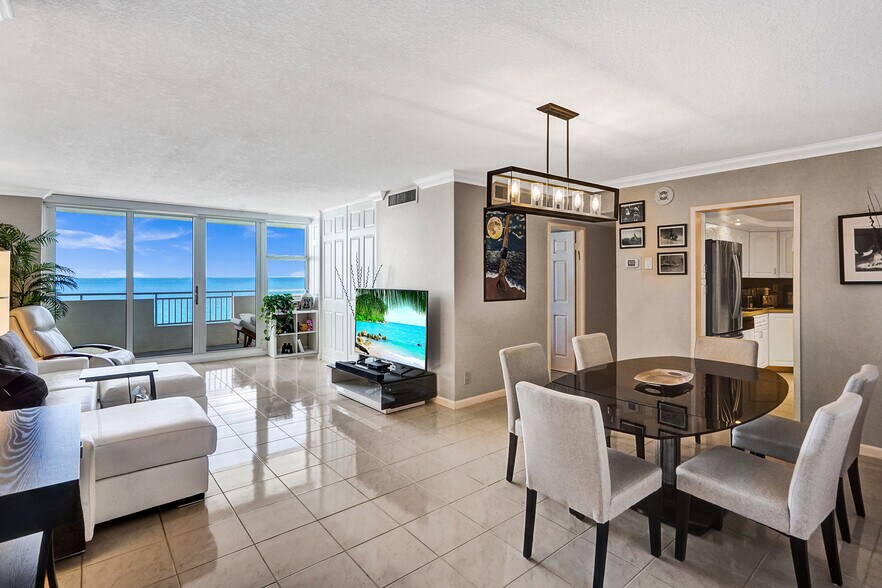 Building Photo - 3180 S Ocean Dr