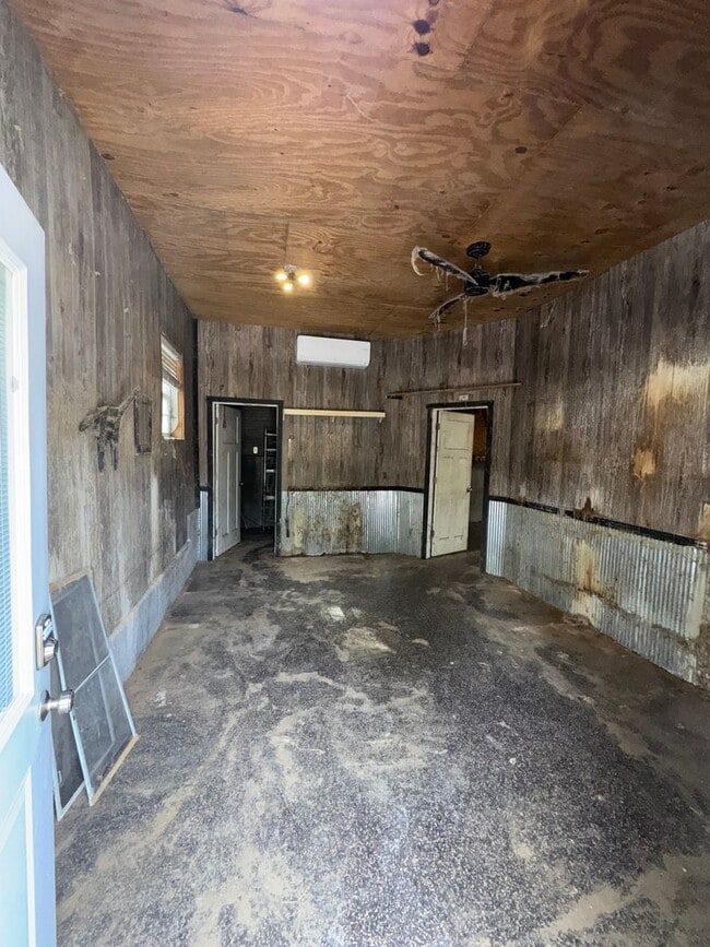 Building Photo - 6120 Dove Lake View