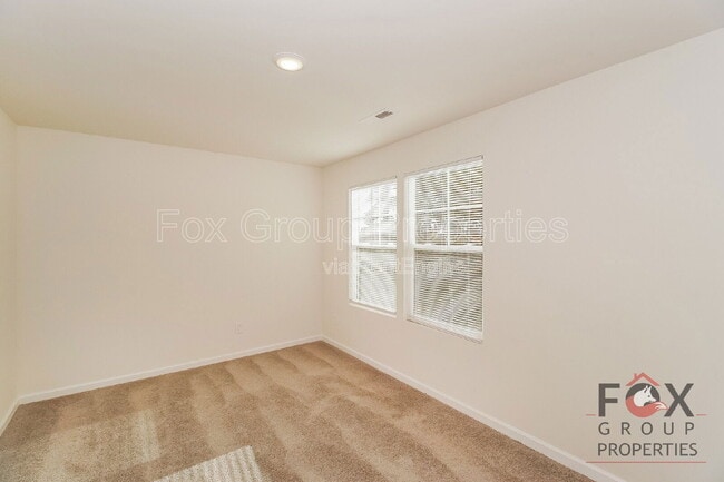 Building Photo - 467 Elm St