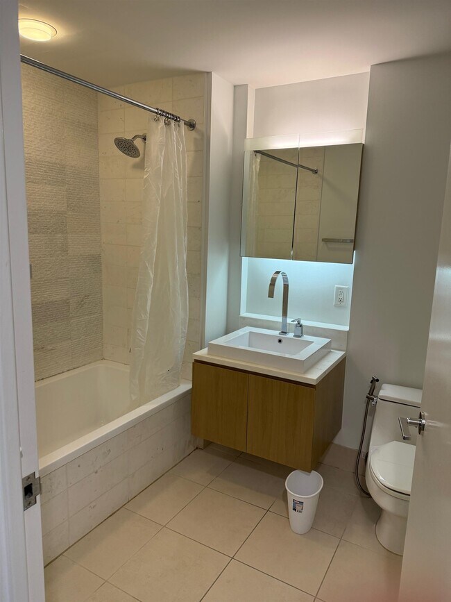 Building Photo - 77 Hudson St