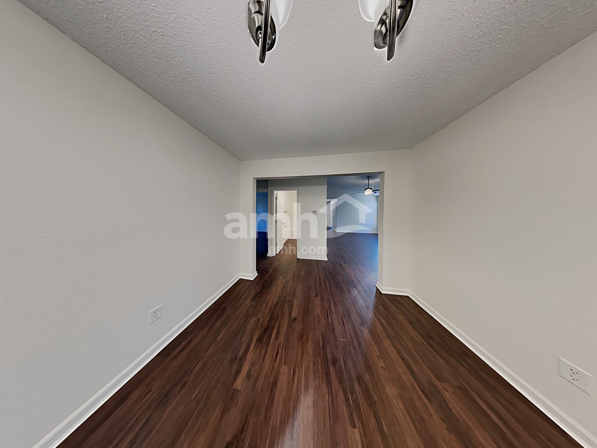 Building Photo - 15425 Dry Creek Rd