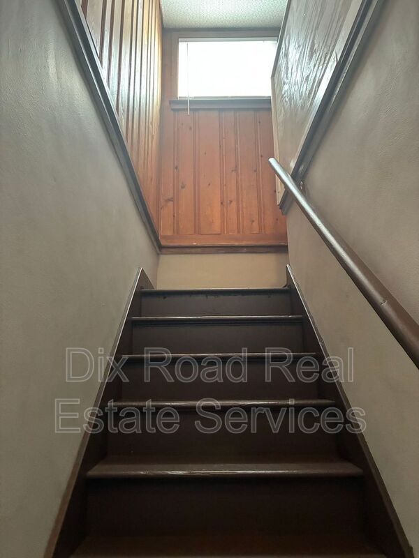 Building Photo - 112 Iroquois Ave