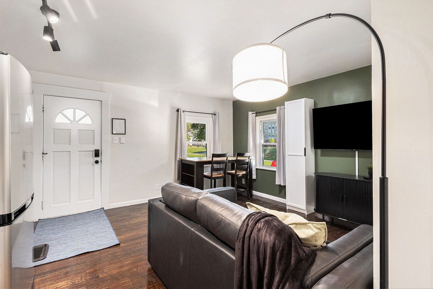 Building Photo - 37 Gold Ave NW