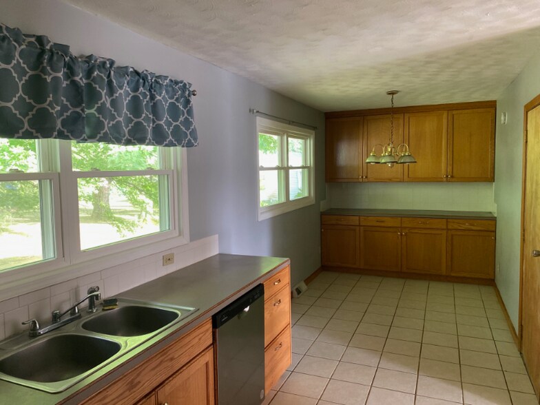 Building Photo - 4142 Sabin Dr