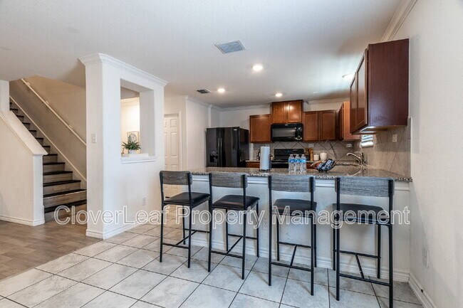 Building Photo - 10406 Labrado Dr