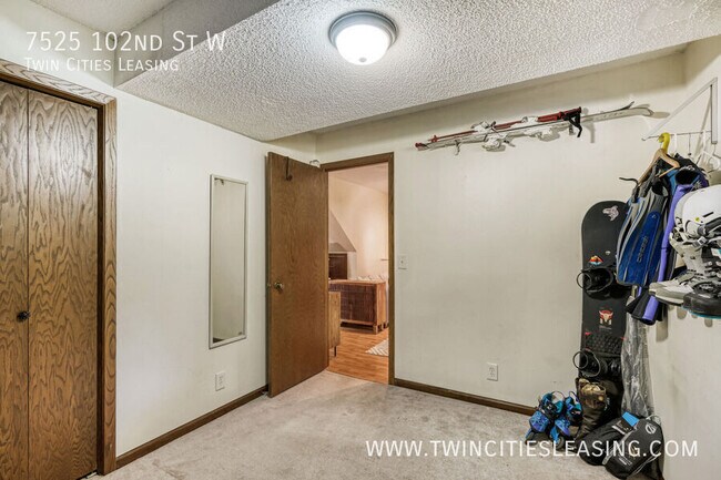 Building Photo - 7525 W 102nd St