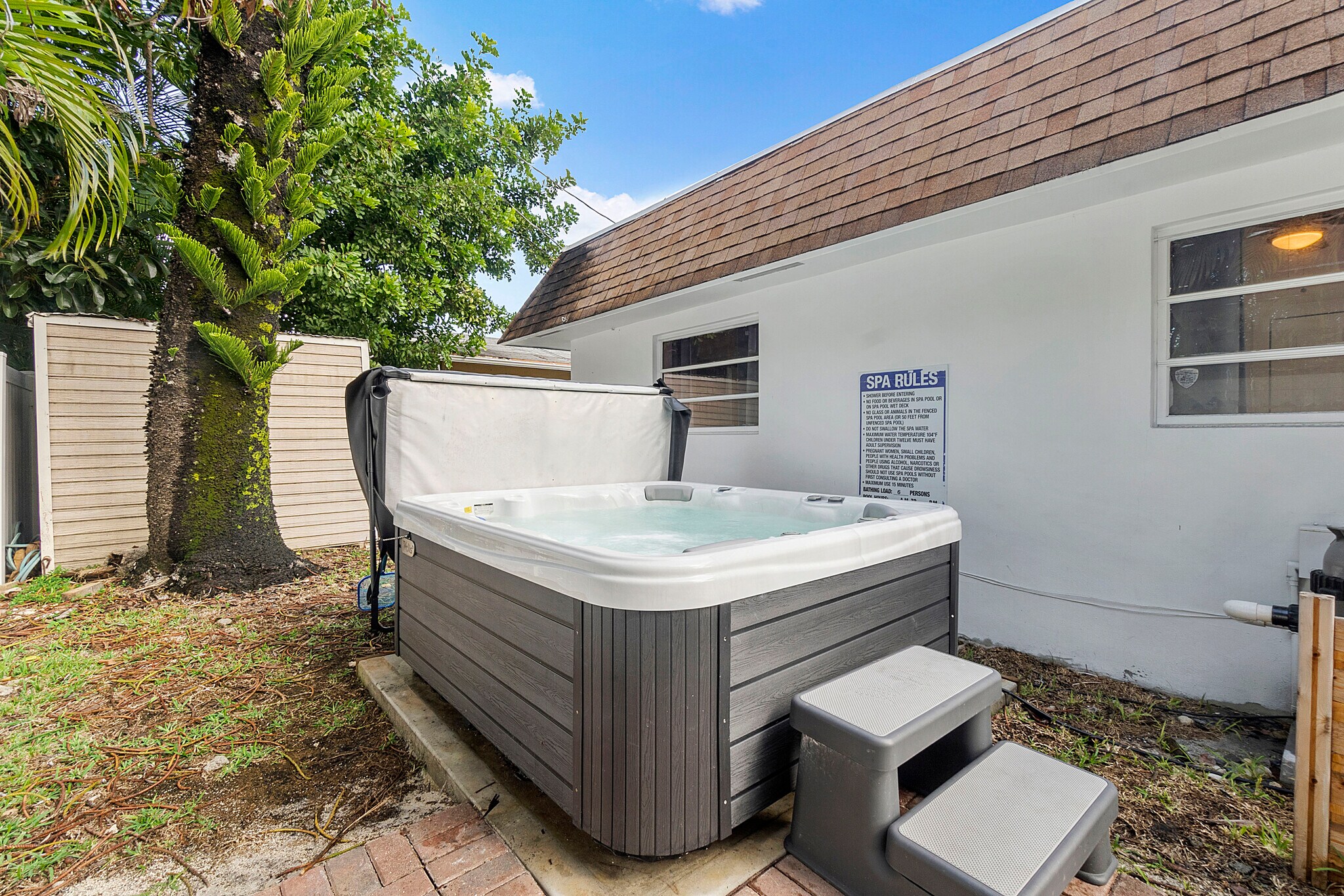 Jacuzzi - 3001 NW 9th Ave