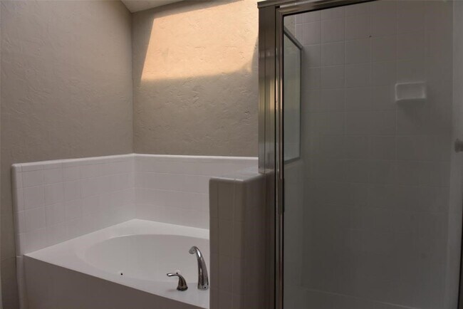 Building Photo - 12303 Glenmeadow Dr