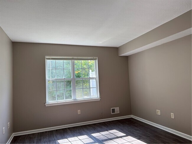 Building Photo - 39 Captains Cove Ln