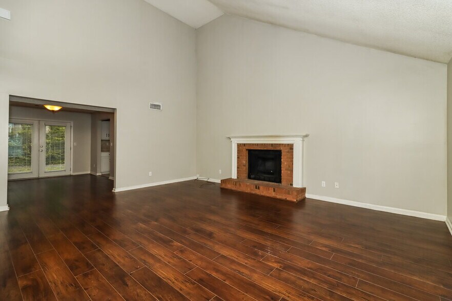 Building Photo - 2521 Country Lake Cir