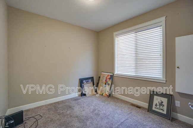 Building Photo - 12114 NW 41st Ave