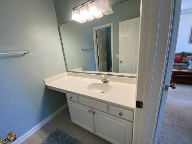 Building Photo - 620 River Oaks Dr