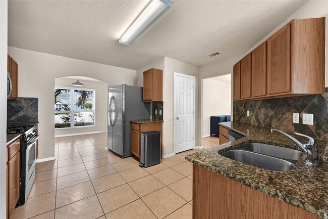 Building Photo - 3007 Apple Dale Dr