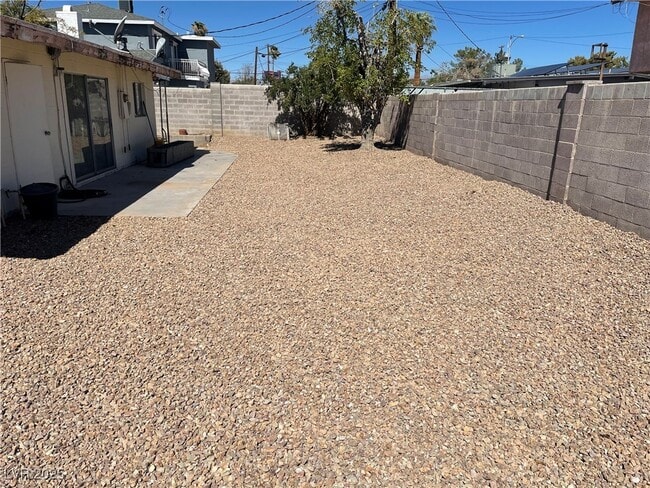 Building Photo - 2198 Capistrano Ave