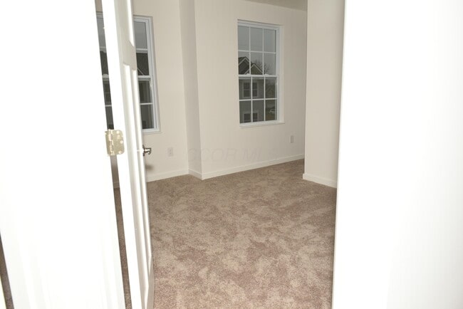 Building Photo - 130 Dusky Willow Dr