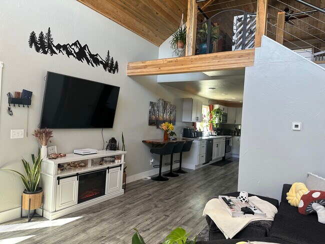 Building Photo - 1839 S Rocker Rd