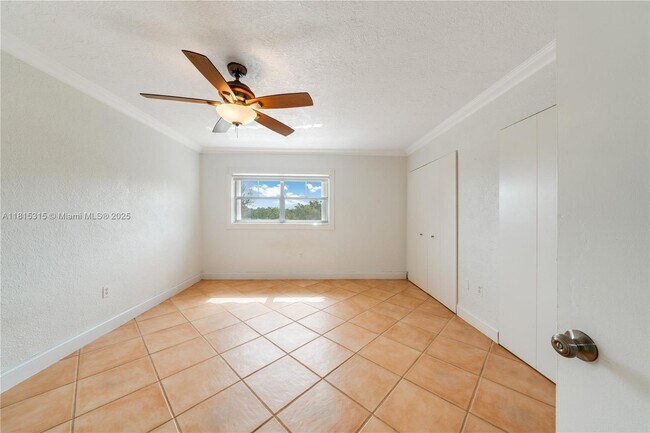 Building Photo - 8650 SW 67th Ave