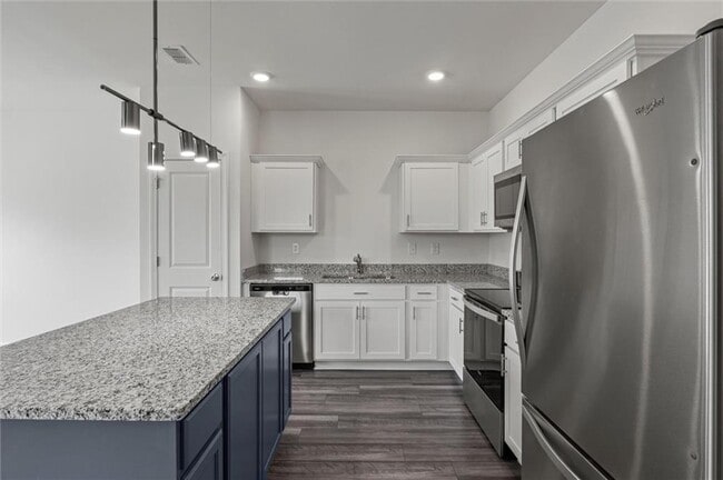 Building Photo - 595 Magnolia Cir