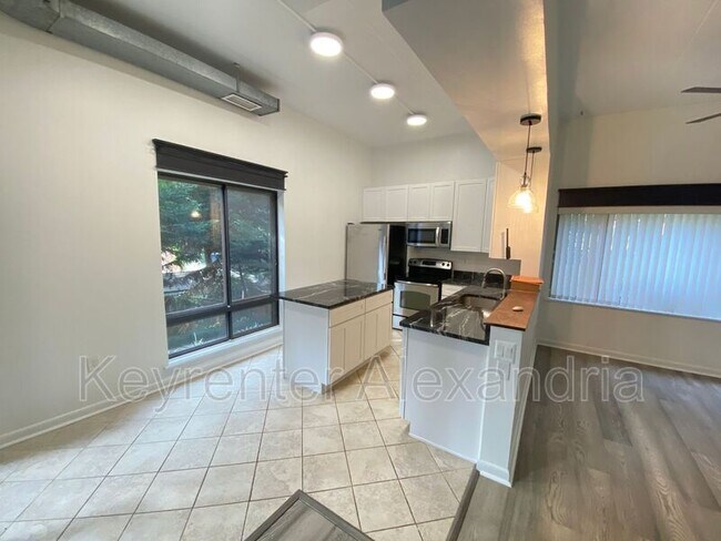 Building Photo - 124 Roberts Ln