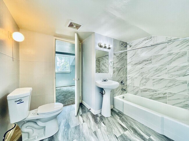 Building Photo - Renovated 4 bedroom 2 bath Home with Plenty of Space!