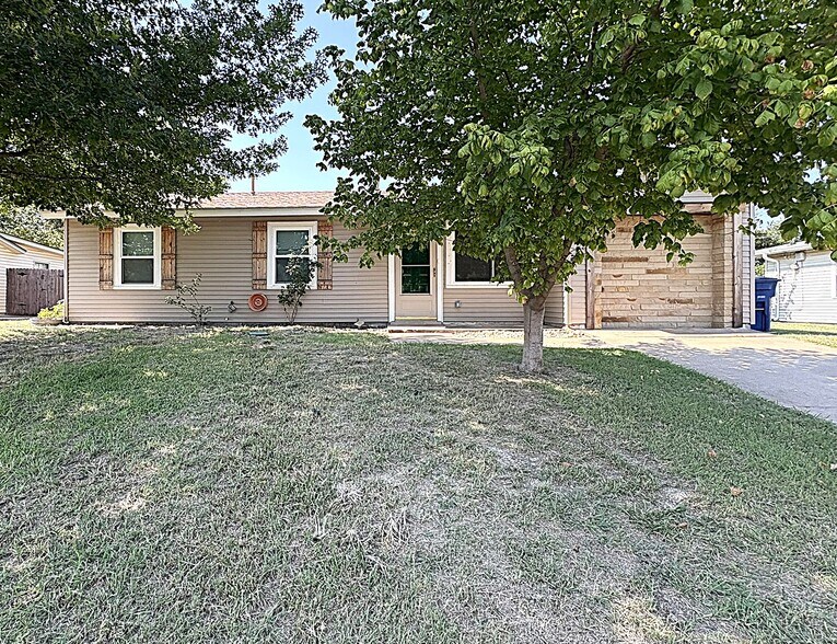 Building Photo - 120 South Dr