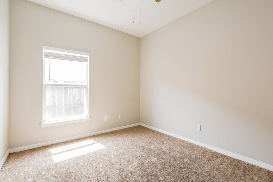 Building Photo - 10531 Leader Ln