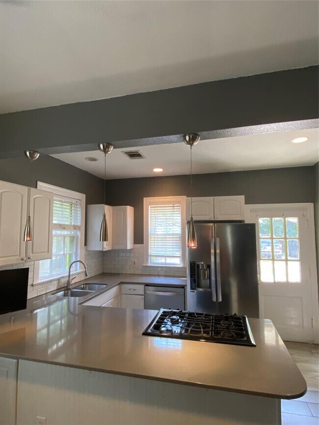 Building Photo - 3804 Duval St