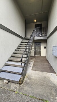 Building Photo - Two Bedroom in Tacoma