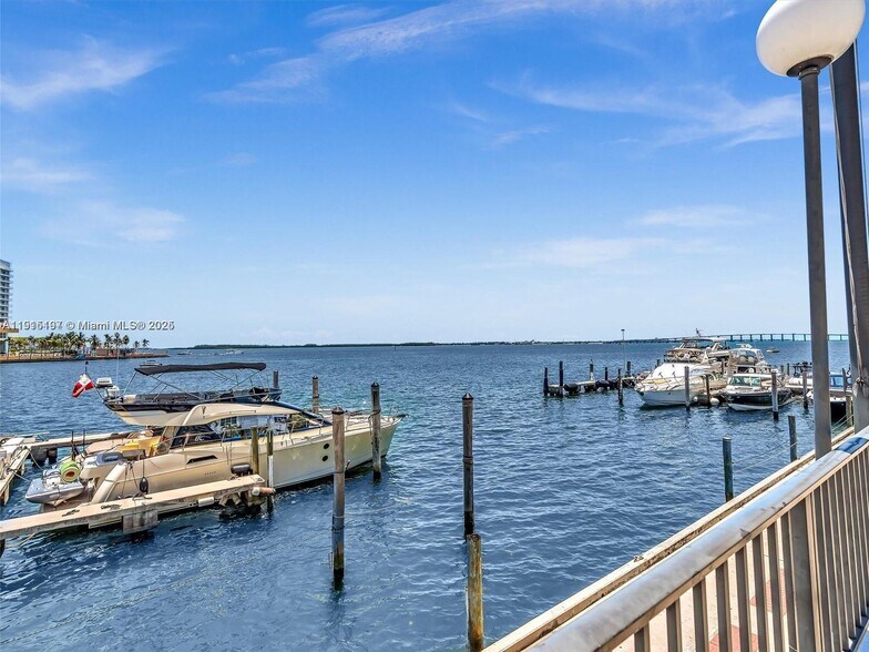 Building Photo - 801 S Miami Ave