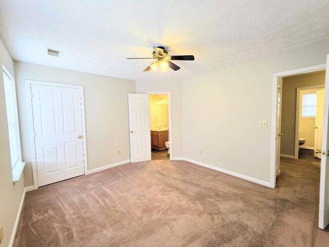 Building Photo - 315 Turfway Dr