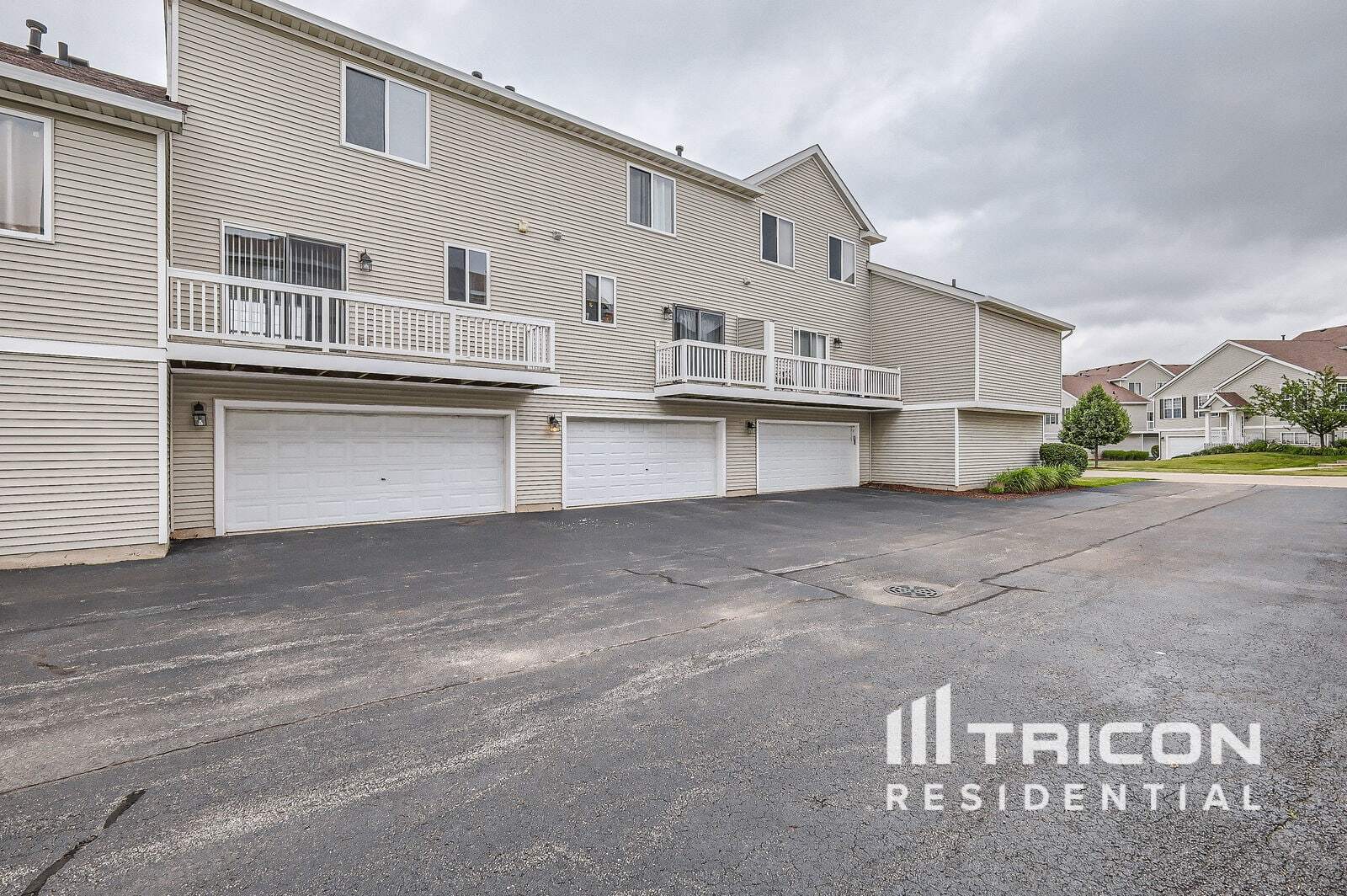 Building Photo - 1746 Fieldstone Dr N