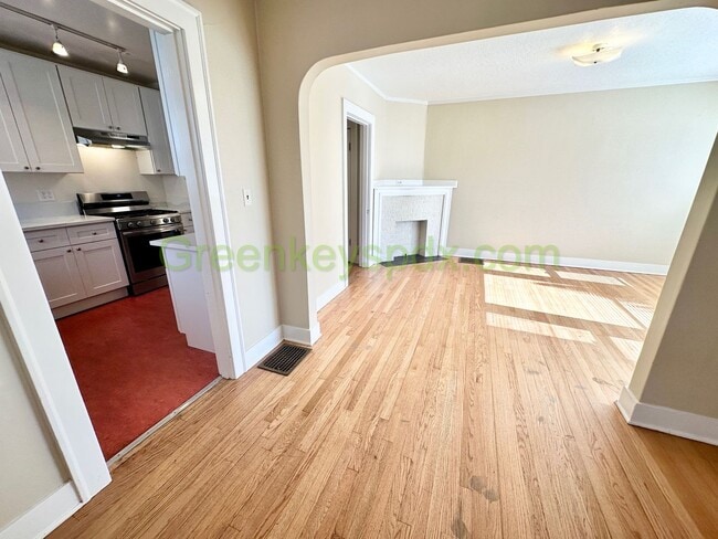 Building Photo - 3 Bed 1 Bath Unit in Ne Portland
