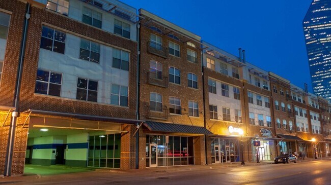 Building Photo - 1001 Ross Ave