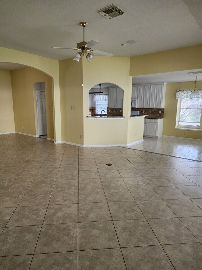 Building Photo - 2314 Hannover Way