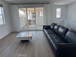 Building Photo - 228 Knot