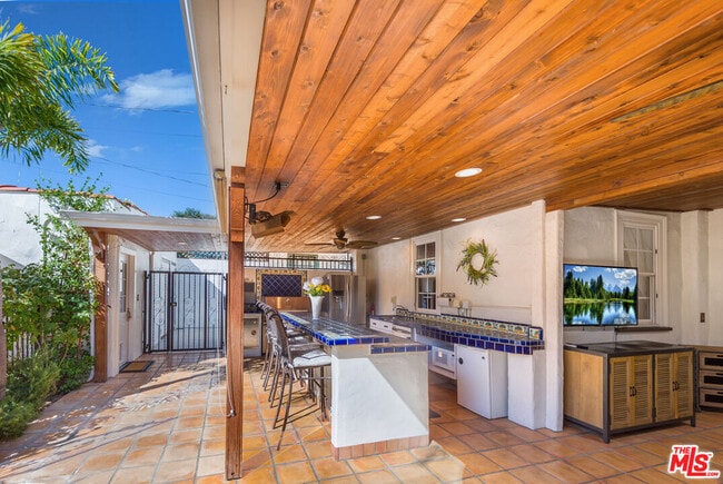 Building Photo - 1335 Moncado Dr