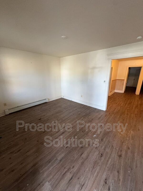 Building Photo - 532 Alder St