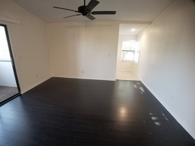 Building Photo - Beautiful 1/1 Remodeled Condo for Rent in ...