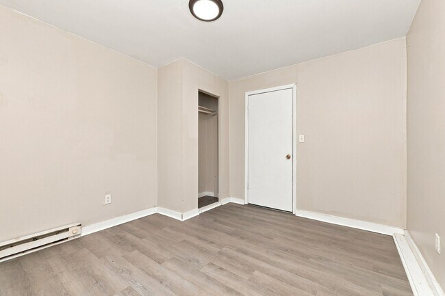 Building Photo - Two bedroom one bathroom single home in Springfield!
