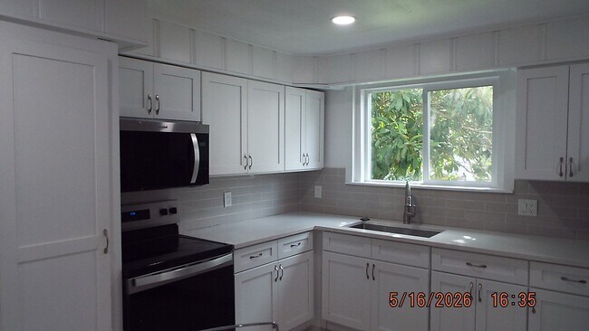 Building Photo - 940 W Mulberry Ave