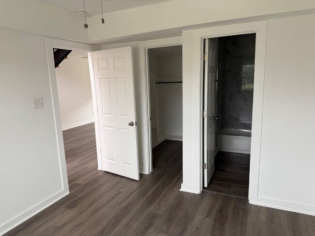 Building Photo - Beautiful 3 bed/3 bath Available in North East San Antonio
