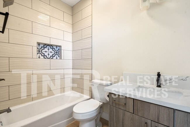 Building Photo - 425 G St