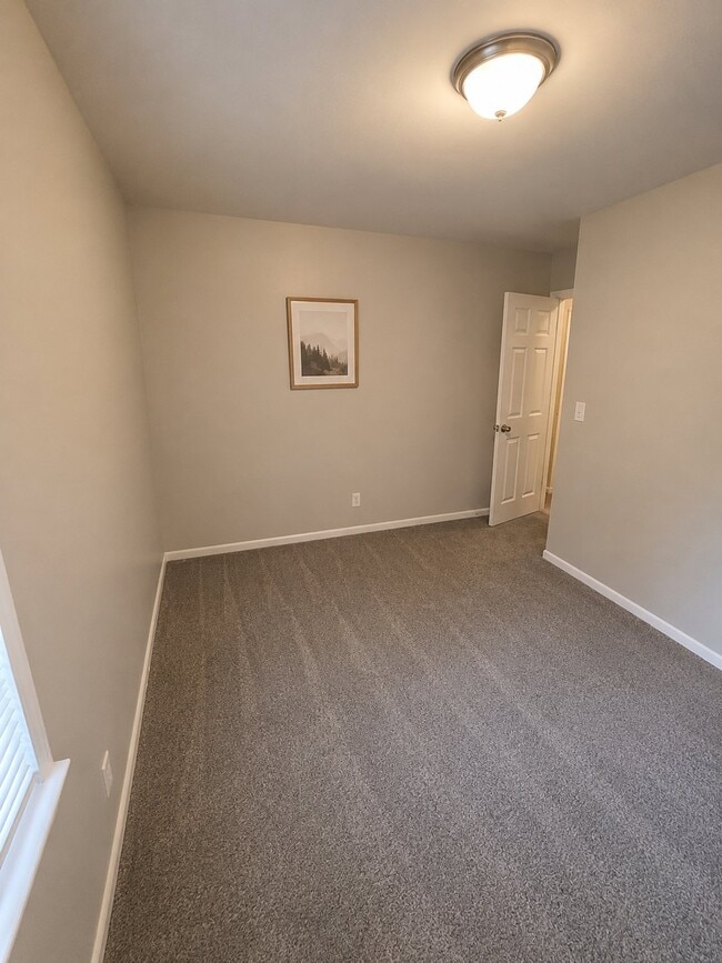 Building Photo - 307 Christopher Cir
