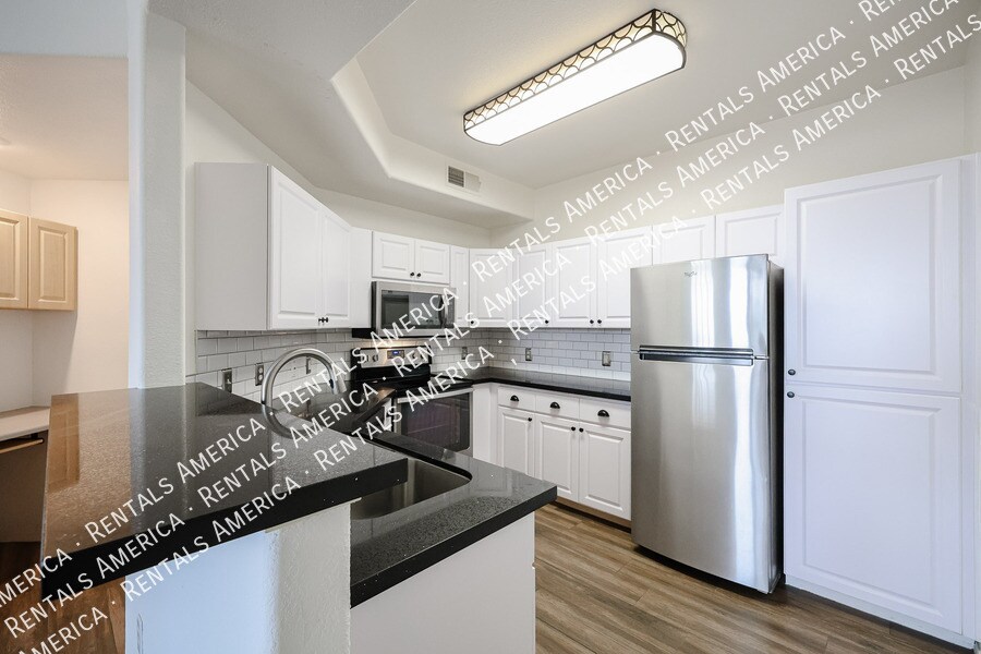 Building Photo - 5303 N 7th St