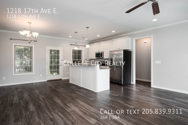 Building Photo - 1218 17th Ave E