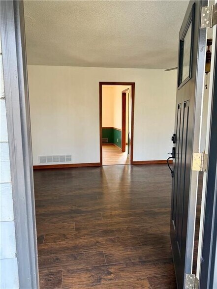 Building Photo - 6206 Westridge Trce