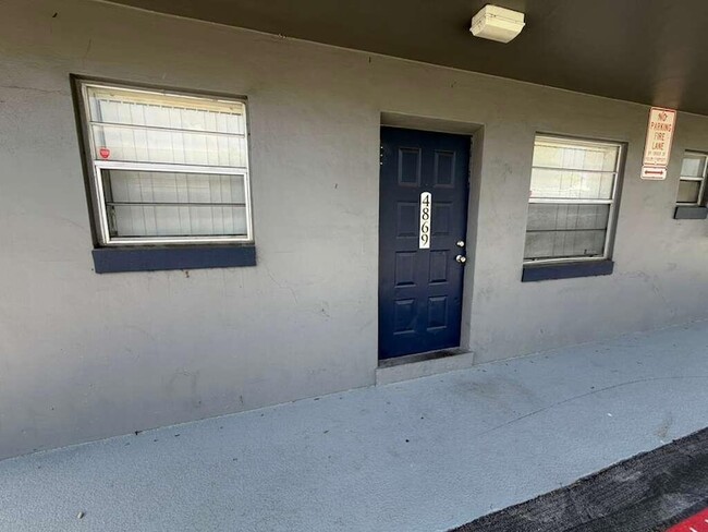 Building Photo - 4869 NW 9th Dr