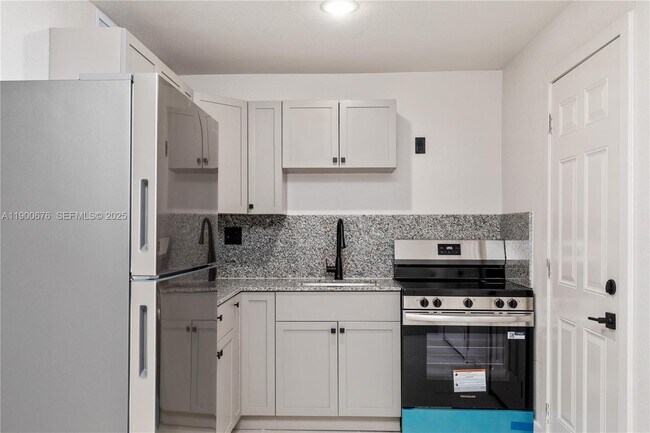 Building Photo - 13200 NE 7th Ave