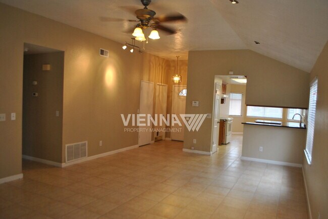 Building Photo - 4073 N Country Dr